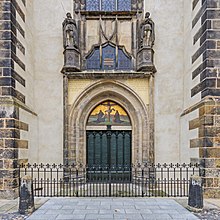 Il portale della cattedrale di Wittenberg, dove Lutero avrebbe affisso le sue tesi (tratto da Wikipedia)